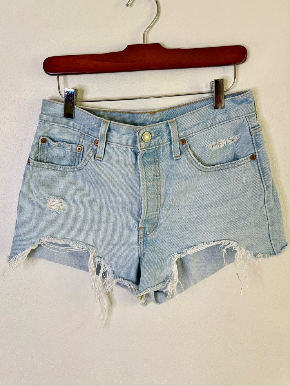 Levi’s 501 Distressed Denim Cutoff Shorts W28 Light Wash Button Fly